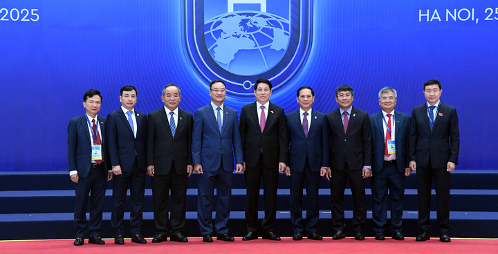 President Luong Cuong, vice premiärminister Bui Thanh Son och den vietnamesiska delegationen deltog i undertecknandet av Hanoi-konventionen - Foto: VGP/Hai Minh