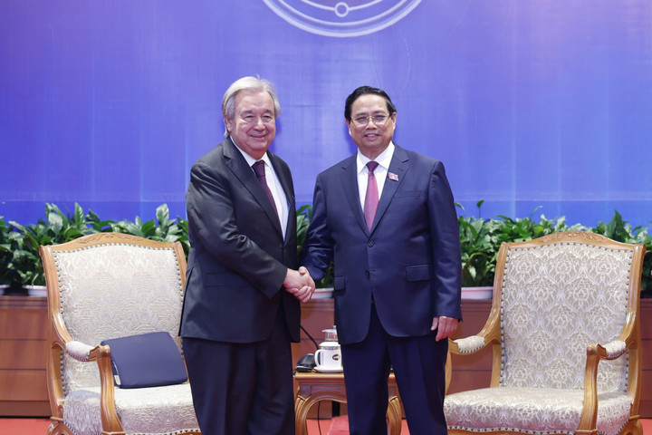Thủ tướng Phạm Minh Chính hội kiến với Tổng Thư ký Liên Hợp Quốc António Guterres nhân chuyến thăm chính thức Việt Nam và tham dự Lễ mở ký Công ước về phòng, chống tội phạm mạng (Ảnh: VGP/Nhật Bắc)