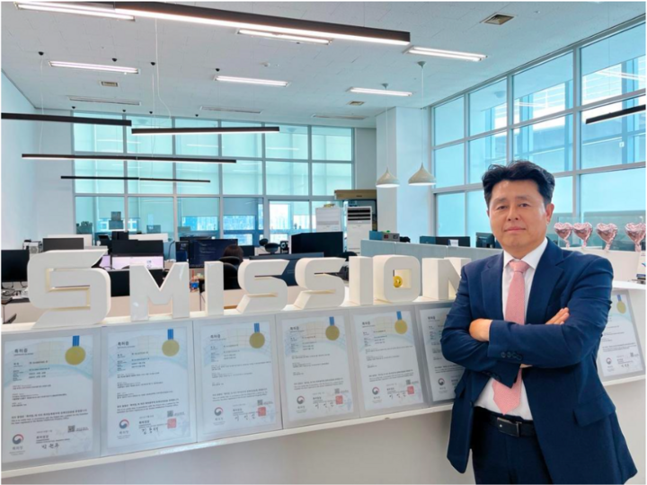 Photo: Representative of Gmission Co., Ltd. at the Korean headquarters - a pioneer in the field of AI language understanding and intelligent document processing.