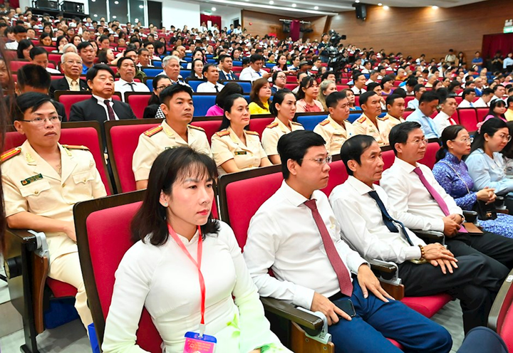 Đại hội lần I tôn vinh 478 tập thể, cá nhân là những điển hình tiên tiến đại diện cho hàng nghìn điển hình tiêu biểu trong phong trào thi đua yêu nước của thành phố