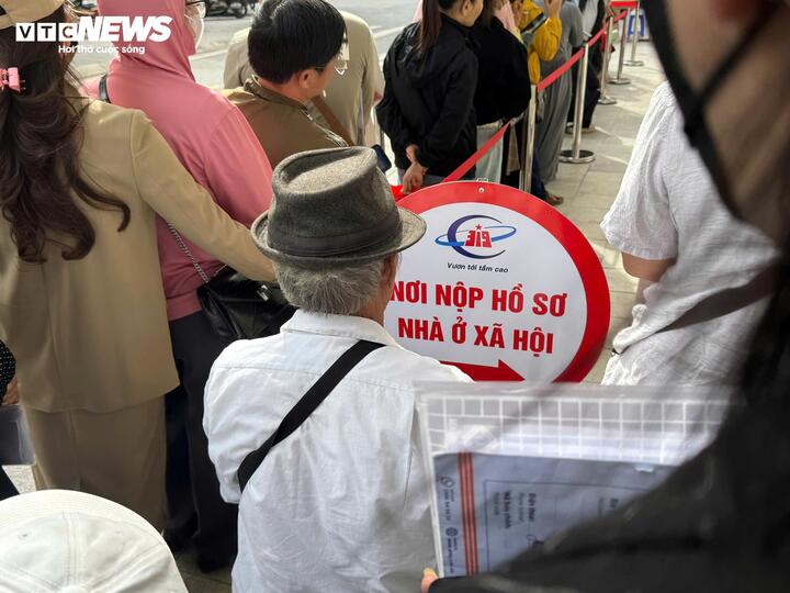 Mỗi ngày, chủ đầu tư tiếp nhận 45-60 hồ sơ.