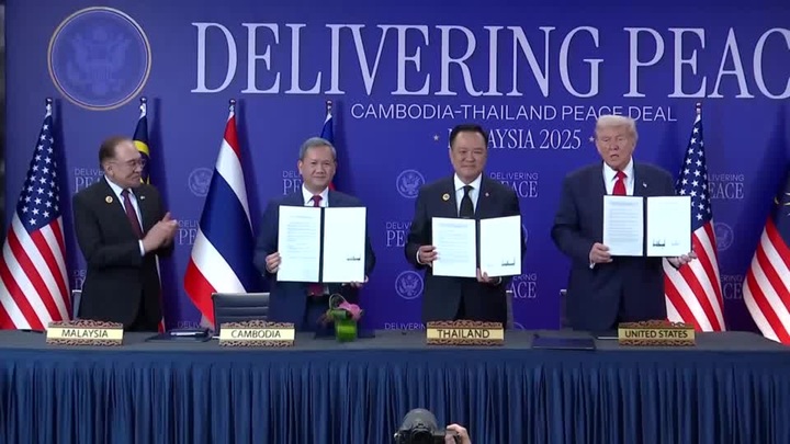 Campuchia - Thái Lan ký thỏa thuận ngừng bắn mở rộng với sự chứng kiến của lãnh đạo Malaysia và Mỹ. (Ảnh: Reuters)