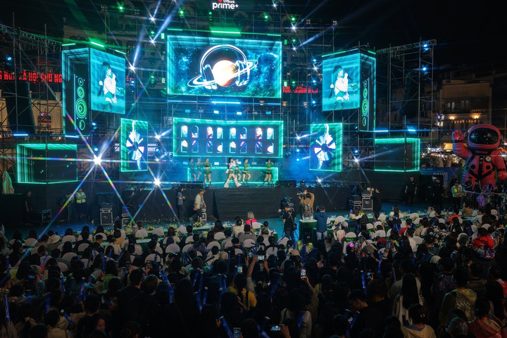 Hàng nghìn khán giả “quẩy” cùng VPBank Prime Night.