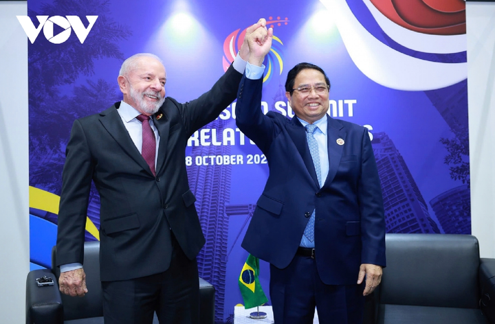 Thủ tướng Phạm Minh Chính gặp Tổng thống Brazil Lula da Silva.