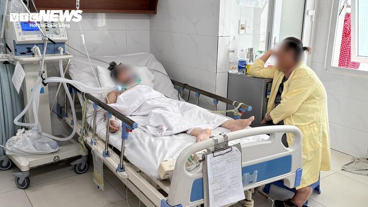 Người cao tuổi và có bệnh nền dễ gặp các biến chứng nặng khi mắc bệnh hô hấp. (Ảnh: Như Thuý)