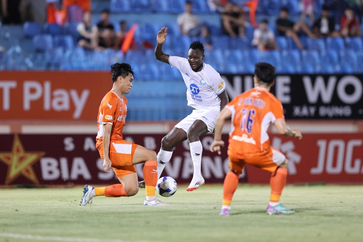 Nam Định chạm trán Đà Nẵng tại giải V-League.