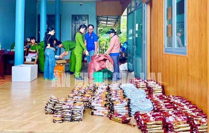 Công an tỉnh kiểm tra, khám xét các cơ sở nghi sản xuất cà phê giả của ông Võ Minh Tùng.