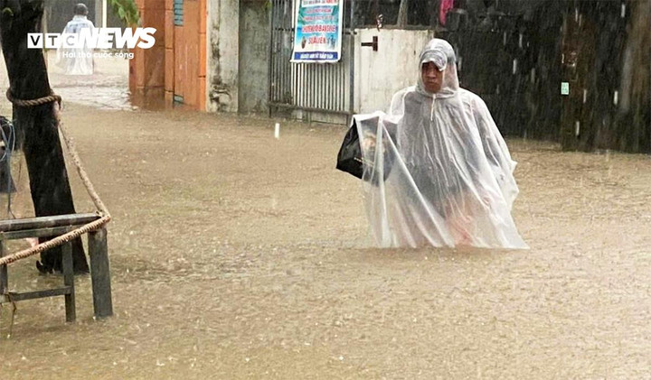 Dự báo thời tiết ngày 27/10, miền Trung tiếp tục mưa xối xả, nguy cơ ngập lụt nhiều nơi. (Ảnh: Nguyễn Vương)
