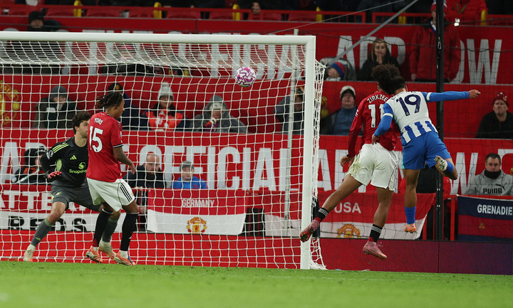 Brighton bất ngờ tăng cơ hội giành điểm. (Ảnh: Reuters)