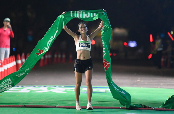 Phạm Thị Hồng Lệ về nhất cự ly 42 km nữ.