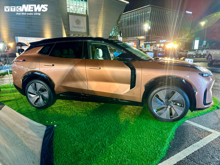 Chất lượng và tiêu chuẩn quốc tế của Lynk & Co 08 EM-P cũng được kiểm chứng khi mẫu xe này xuất sắc đạt xếp hạng 5 sao từ tổ chức Euro NCAP. (Ảnh: Mạnh Hùng)