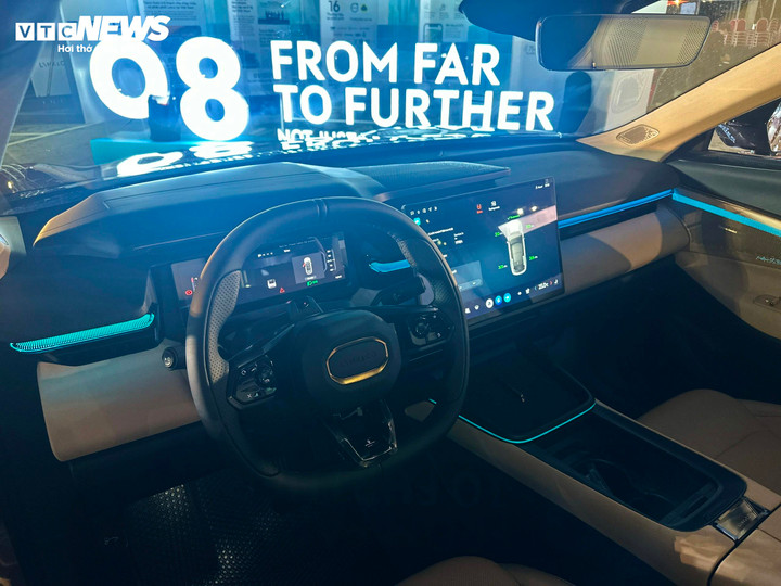 Khoang lái được trang bị màn hình trung tâm UHD 15,4-inch với độ phân giải 2.5K sắc nét cùng cụm đồng hồ kỹ thuật số LCD 10,2 inch, cho giao diện trực quan và hiện đại. (Ảnh: Mạnh Hùng)