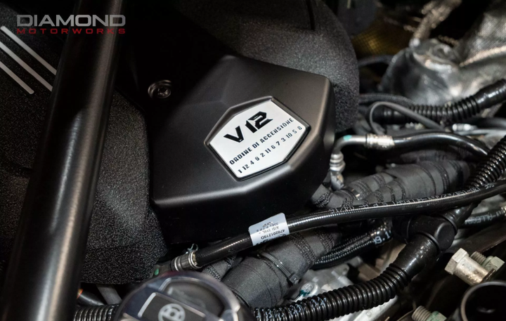 Xe Lamborghini Aventador Miura Edition 2017 sở hữu động cơ V12 6.5L hút khí tự nhiên. (Ảnh: Carscoops)