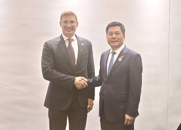 Bộ trưởng Nguyễn Hồng Diên tiếp và làm việc với Thứ trưởng Bộ Ngoại giao Hoa Kỳ phụ trách kinh tế, môi trường và năng lượng Jacob Helberg.