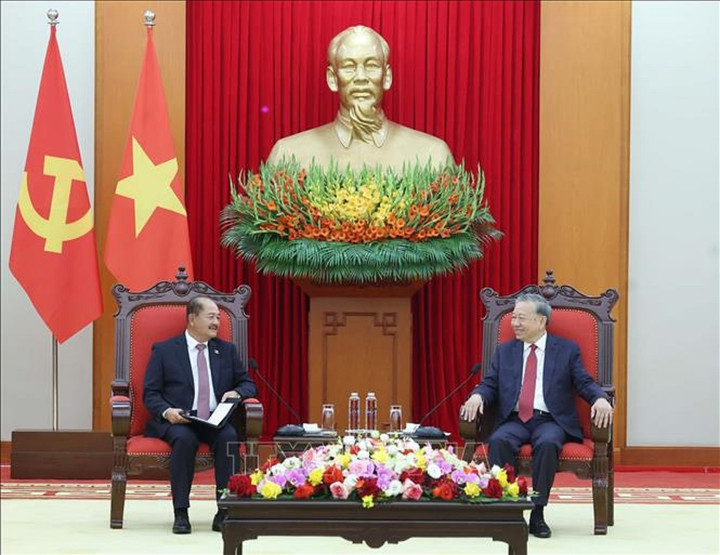 Tổng Bí thư khẳng định Việt Nam luôn ủng hộ mạnh mẽ Lào trong công cuộc đổi mới và phát triển đất nước. (Ảnh: TTXVN)