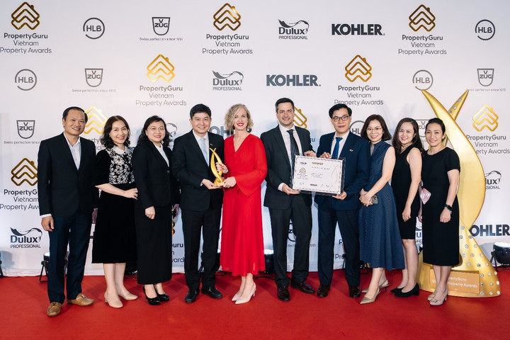 Khoảnh khắc đáng nhớ của CityLand Group và đại diện Meliá Hotels International tại Lễ trao giải Vietnam Property Awards lần thứ 11.