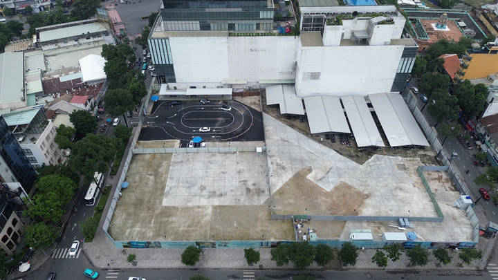 Loạt dự án "đất vàng" trung tâm TP.HCM dần khởi động sau nhiều năm "quây tôn"