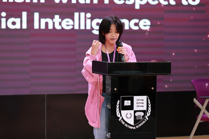 Đại diện đội ủng hộ - 24k Gold Labubu. (Ảnh nhà trường)