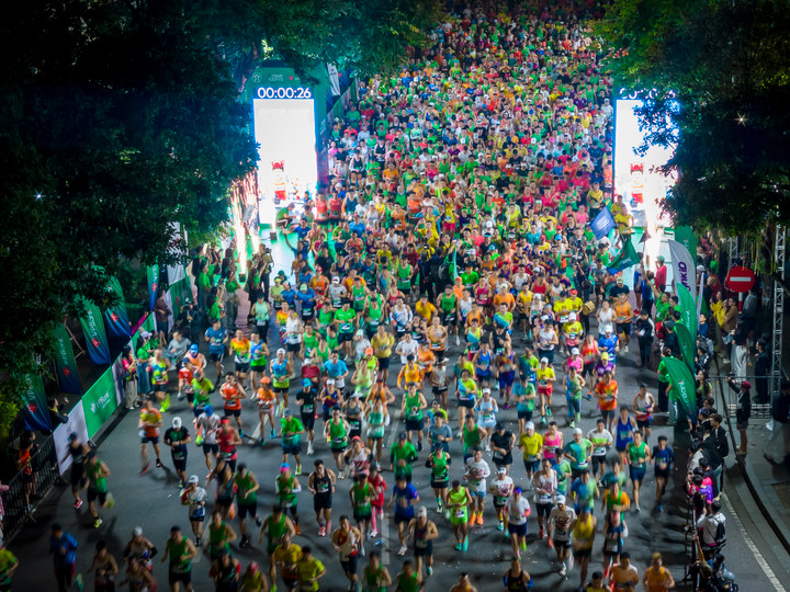 Hàng nghìn vận động viên VPIM 2025 xuất phát từ nửa đêm, rạng sáng.