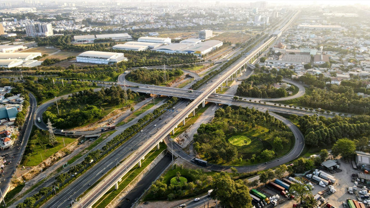 Xa lộ Hà Nội đoạn nút giao Trạm 2.