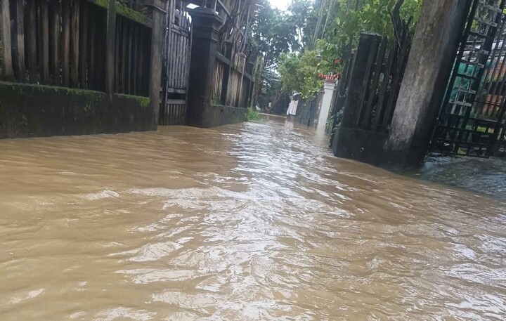Ngoài ra, một số đoạn đường bêtông nông thôn thuộc các thôn trên địa bàn xã xảy ra ngập cục bộ, chia cắt.