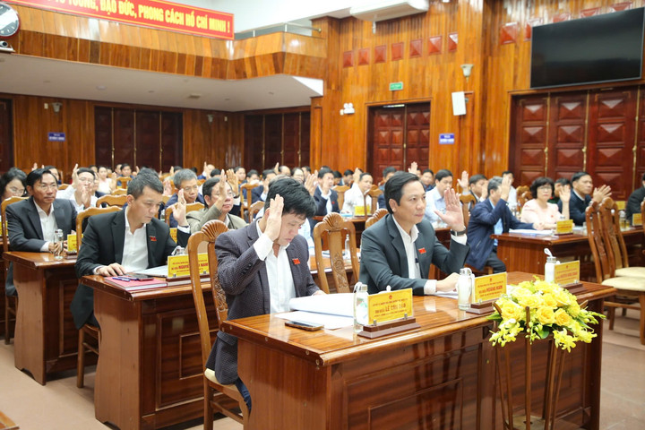 100% đại biểu đồng ý với việc bãi nhiệm ông Trần Văn Tý khỏi chức danh Hội thẩm TAND tỉnh Quảng Trị