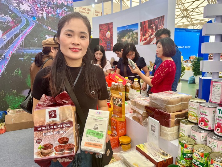 Chị Nguyễn Thị Oanh, đại diện Hợp tác xã sản xuất thương mại và chế biến Vietmush.