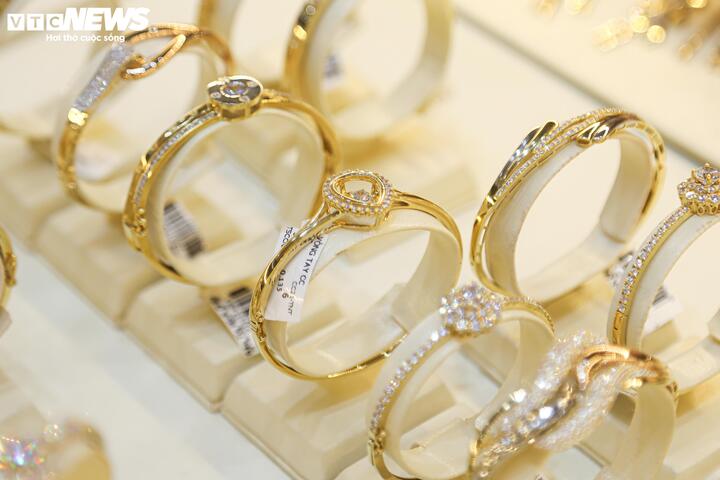 Giá vàng trong nước lao dốc mạnh. (Ảnh: Minh Đức).
