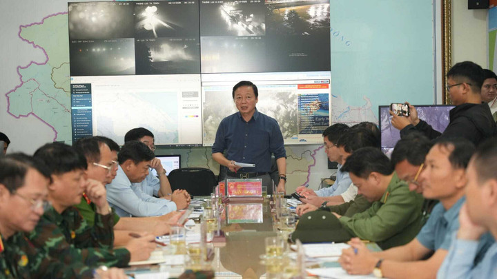 Phó Thủ tướng làm việc với UBND TP Huế. (Ảnh: Nguyễn Vương)