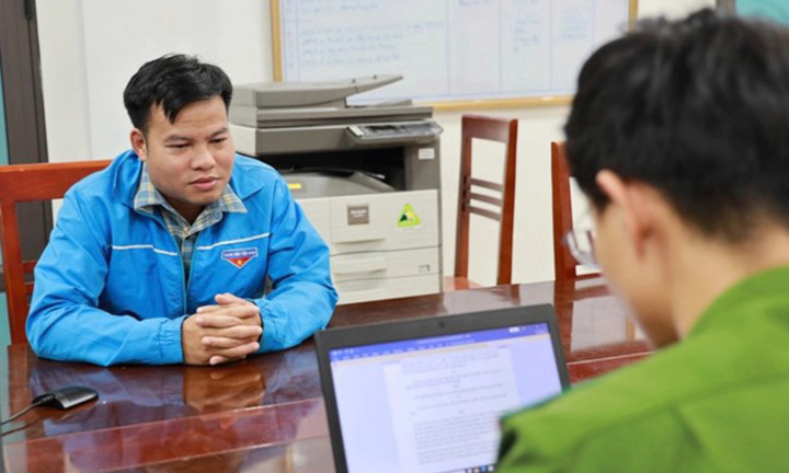 Trần Đình Duy tại cơ quan công an. (Ảnh: CACC)