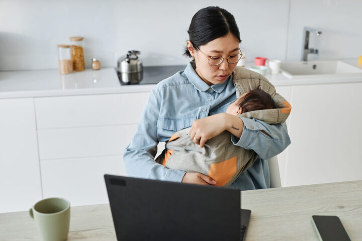 Nhiều người phụ nữ ngại sinh con thứ hai bởi nỗi lo chi phí, chứ không chỉ dừng lại ở thời gian nghỉ thai sản. (Ảnh minh họa: Freepik)