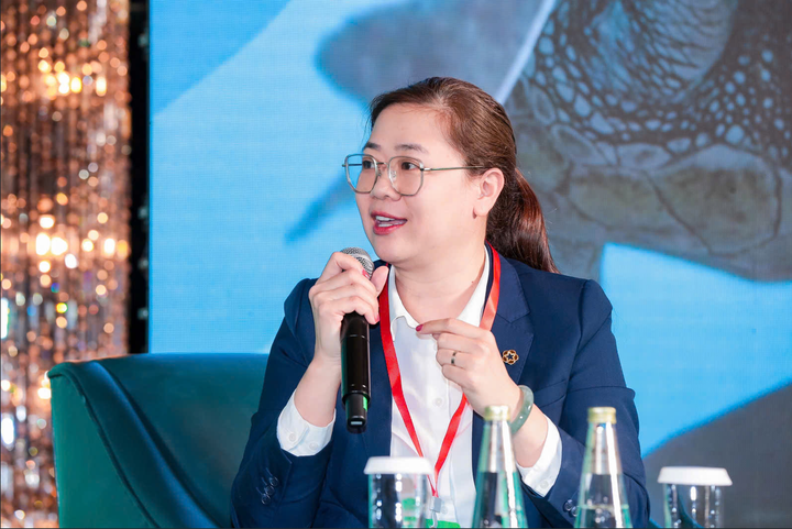 Bà Nguyễn Thị Kim Phượng chia sẻ về hành trình chuyển đổi xanh của BIDV tại Hội thảo.