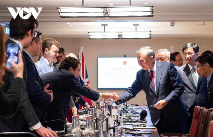 Tổng Bí thư Tô Lâm dự toạ đàm với các chuyên gia công nghệ của Anh và thế giới về AI và Chip bán dẫn.