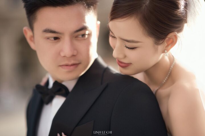 Sau hơn 2 năm yêu kín tiếng, Đỗ Thị Hà lần đầu công khai ông xã trong lễ nạp tài tại quê nhà Thanh Hóa hôm 16/10. Buổi lễ diễn ra ấm cúng, trang trọng với sự tham gia của những người thân thiết.