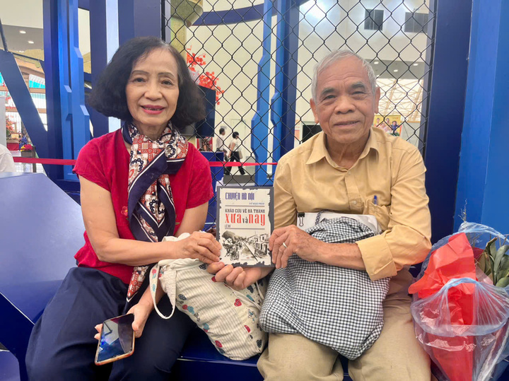 Ông Nguyễn Mạnh Chu và bà Bùi Thị Hạnh. (Ảnh: Hoàng Dung).