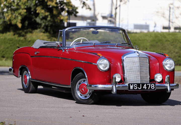 Chiếc Mercedes-Benz 220 S Cabriolet đời 1957 của Katy Perry được xem là “báu vật” hiếm có. (Ảnh: Supercar Blondie)