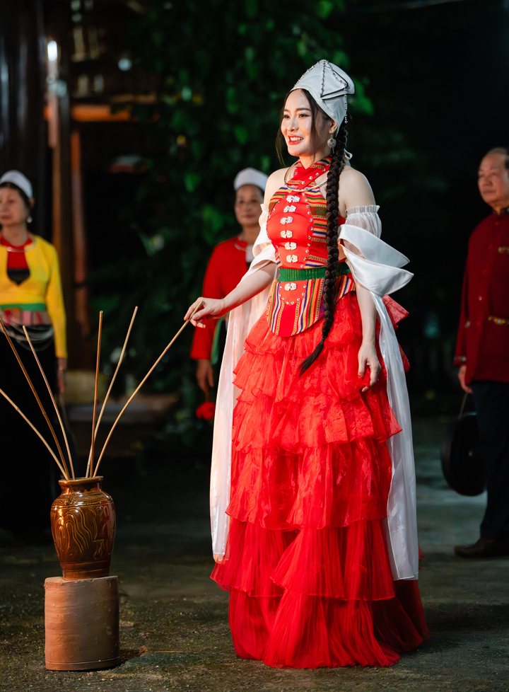 Ca sĩ Phương Thảo.