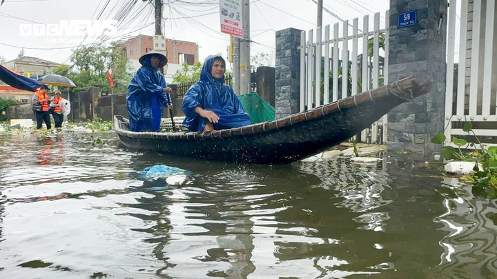 Dự báo thời tiết ngày 30/10, mưa lũ vẫn bao trùm miền Trung. (Ảnh minh hoạ: Nguyễn Vương)