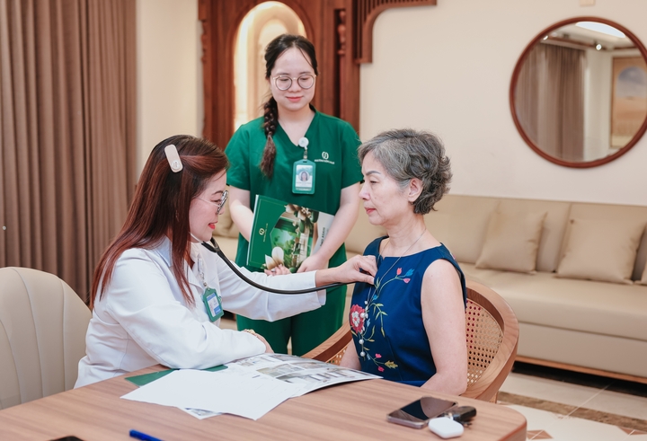 Người cao tuổi được hưởng hệ thống chăm sóc sức khỏe toàn diện, chuyên sâu.