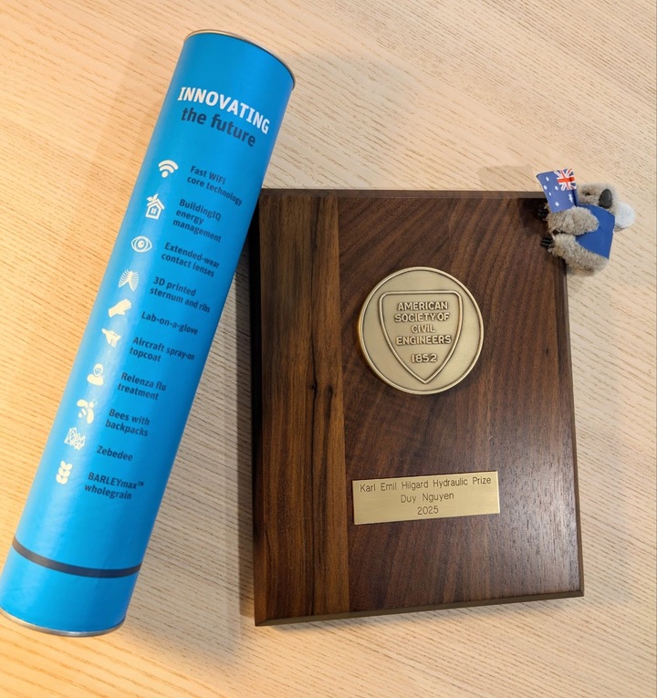 លោកបណ្ឌិត ឌុយ បានទទួលពានរង្វាន់ Karl Emil Hilgard Hydraulics Award ពីសមាគមវិស្វករស៊ីវិលអាមេរិក។