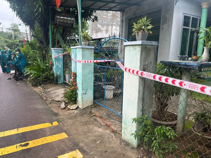 Nhiều hộ dân trong vùng nguy hiểm được di dời.