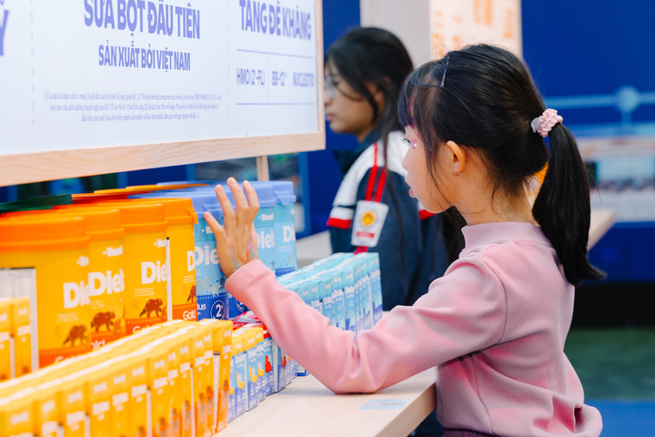 Vinamilk không ngừng đổi mới sản phẩm, đạt chuẩn quốc tế nhằm chăm sóc toàn diện sức khỏe người tiêu dùng. (Ảnh: Vi Nam)