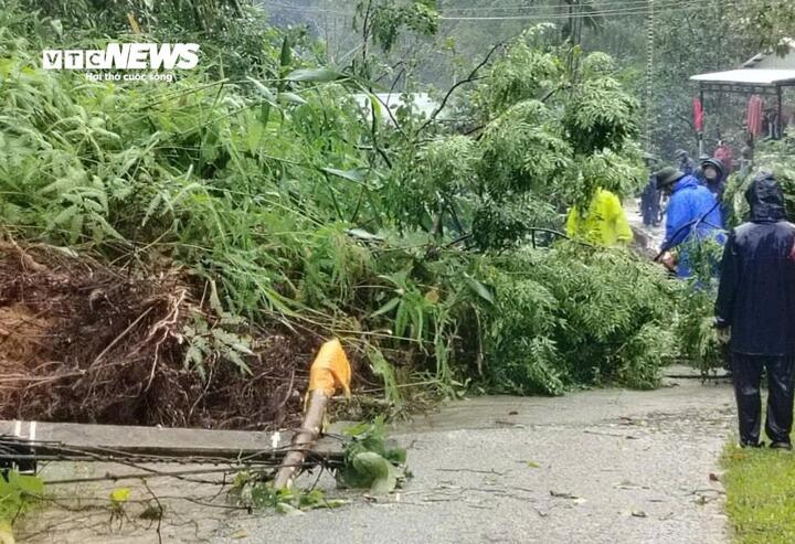 Tại xã Trà Giáp, mưa lớn kéo dài trong những ngày qua khiến nhiều khu vực trên địa bàn xã lâm vào tình cảnh sạt lở.