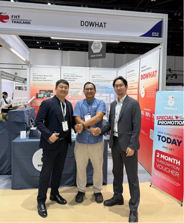 DOWHAT-representant på Food & Hospitality Thailand 2025-mässan, där man främjar regionalt samarbete inom smart turism.