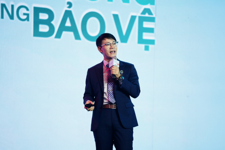 PGS.TS.BS Lê Khắc Bảo, Phó Giám đốc Bệnh viện Đại học Y Dược TP.HCM, trình bày tại hội nghị.