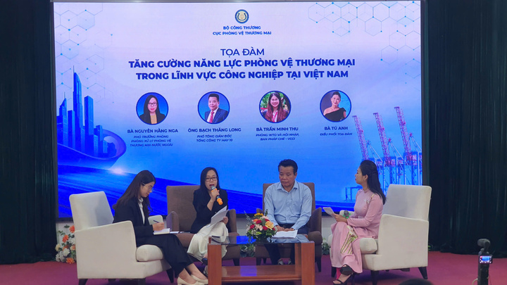 Các chuyên gia tham gia chia sẻ tọa đàm tại Hội thảo.