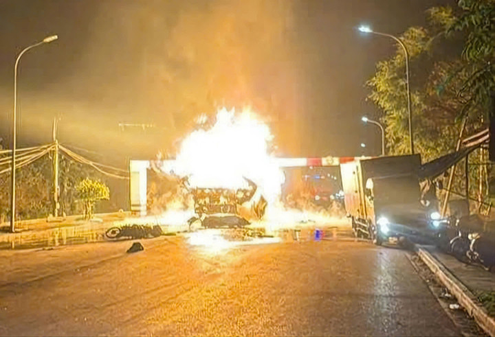 Hiện trường vụ cháy nổ xe bồn chở khí hóa lỏng LPG tại Hưng Yên trong tối 28/10.