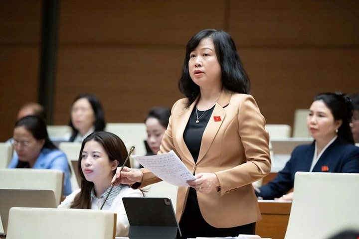 Bộ trưởng Y tế Đào Hồng Lan phát biểu giải trình ý kiến.