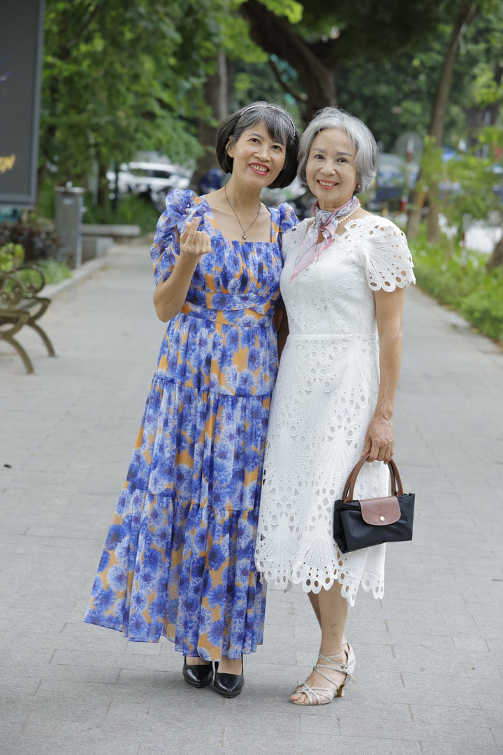 Hội chị em tóc bạc Hà Nội gây sốt vì quá thần thái, có cả những phụ nữ U30 - 11