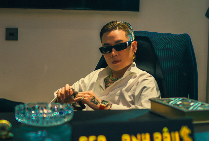 Rapper Andree Right Hand.